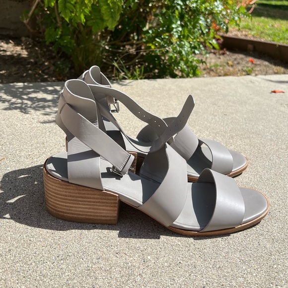 Vince block heel grey sandals block heels size 9.5 eur 39.5 with dust bag - Picture 4 of 7
